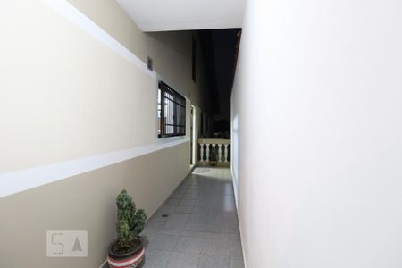 Casa à venda com 267m², 3 quartos e 8 vagasCorredor externo