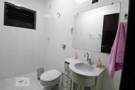 Casa à venda com 267m², 3 quartos e 8 vagasBanheiro social