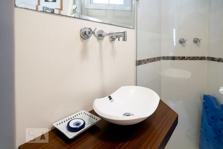 Banheiro Social de apartamento para alugar com 2 quartos, 75m² em Vila Sofia, São Paulo