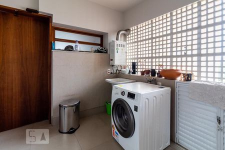 Apartamento à venda com 190m², 4 quartos e 2 vagas Apartamento à venda com 190m², 4 quartos e 2 vagasÁrea de Serviço