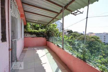 Casa para alugar com 46m², 1 quarto e sem vagavaranda