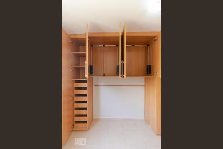 Apartamento para alugar com 120m², 2 quartos e 3 vagas Apartamento para alugar com 120m², 2 quartos e 3 vagasSuíte - Armário