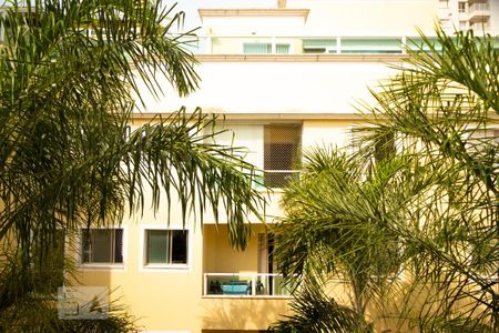 Apartamento para alugar com 120m², 2 quartos e 3 vagas Apartamento para alugar com 120m², 2 quartos e 3 vagasVista da Sacada da Sala - térreo