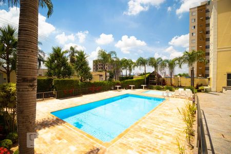 Apartamento para alugar com 120m², 2 quartos e 3 vagas Apartamento para alugar com 120m², 2 quartos e 3 vagasÁrea comum - Piscina