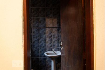 Casa à venda com 300m², 4 quartos e 5 vagasBanheiro de serviço