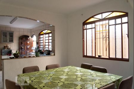 Casa à venda com 300m², 4 quartos e 5 vagasSala de jantar