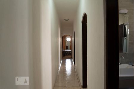 Casa à venda com 300m², 4 quartos e 5 vagasCorredor