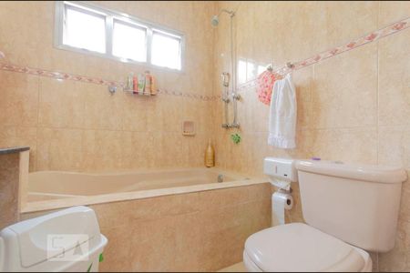 Casa à venda com 300m², 3 quartos e 5 vagas Casa à venda com 300m², 3 quartos e 5 vagasBanheiro Suíte 3