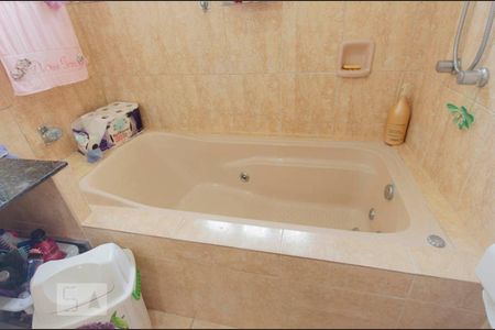 Casa à venda com 300m², 3 quartos e 5 vagas Casa à venda com 300m², 3 quartos e 5 vagasBanheiro Suíte 3