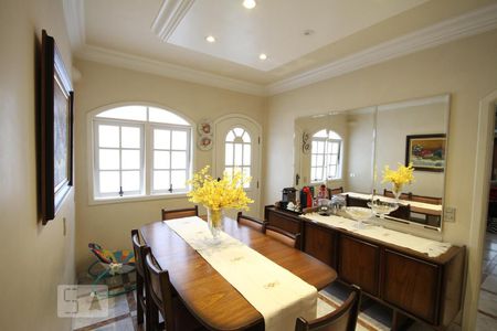 Casa de condomínio à venda com 245m², 5 quartos e 4 vagasCopa