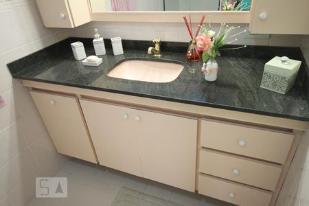 Casa de condomínio à venda com 245m², 5 quartos e 4 vagasSuíte 4