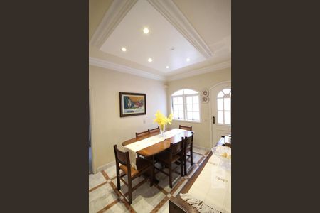 Casa de condomínio à venda com 245m², 5 quartos e 4 vagasCopa