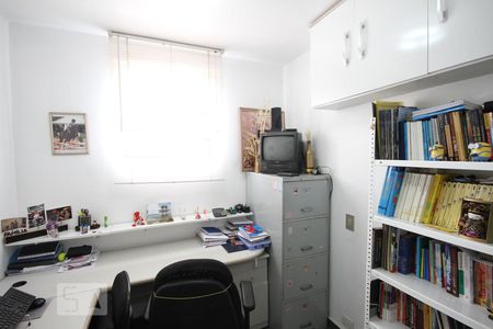 Casa de condomínio à venda com 245m², 5 quartos e 4 vagasEscritório