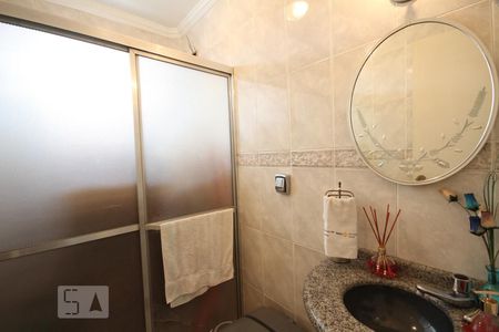 Casa de condomínio à venda com 245m², 5 quartos e 4 vagasBanheiro