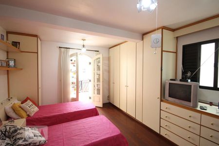 Casa de condomínio à venda com 245m², 5 quartos e 4 vagasSuíte 4