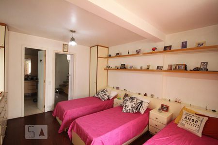 Casa de condomínio à venda com 245m², 5 quartos e 4 vagasSuíte 4