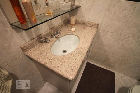 Casa à venda com 435m², 4 quartos e 8 vagasSuíte 2