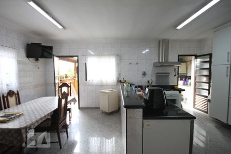 Casa à venda com 435m², 4 quartos e 8 vagasCozinha