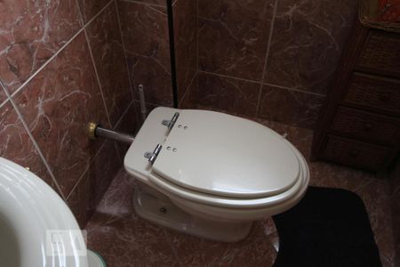 Casa à venda com 435m², 4 quartos e 8 vagasLavabo