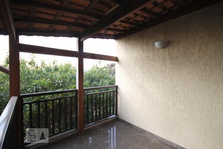 Casa à venda com 435m², 4 quartos e 8 vagasVaranda das suítes 2 e 3