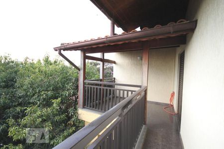 Casa à venda com 435m², 4 quartos e 8 vagasVaranda das suítes 2 e 3