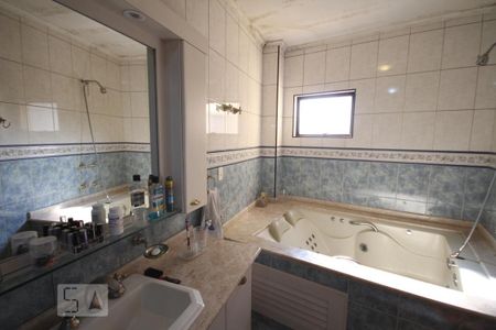 Casa à venda com 435m², 4 quartos e 8 vagasSuíte 1