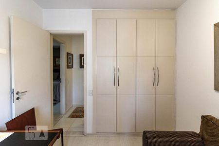 Quarto 1 de apartamento para alugar com 2 quartos, 100m² em Vila Olímpia, São Paulo