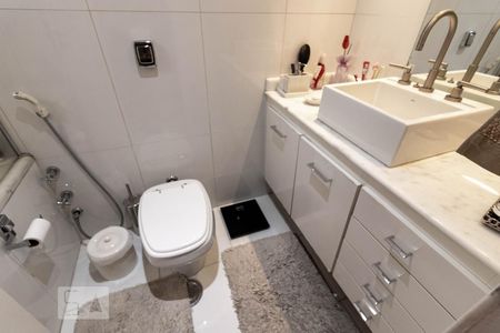Apartamento à venda com 100m², 2 quartos e 1 vagaBanheiro da Suíte