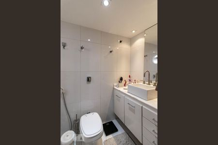 Apartamento à venda com 100m², 2 quartos e 1 vagaBanheiro da Suíte