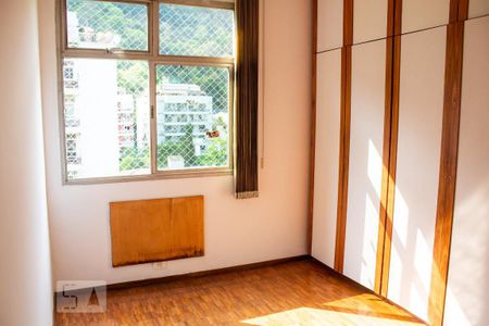 Apartamento à venda com 120m², 4 quartos e 2 vagas Apartamento à venda com 120m², 4 quartos e 2 vagasQuarto 2