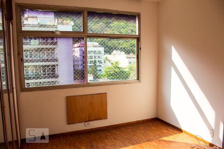 Apartamento à venda com 120m², 4 quartos e 2 vagas Apartamento à venda com 120m², 4 quartos e 2 vagasSuite