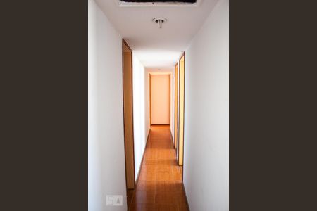 Apartamento à venda com 120m², 4 quartos e 2 vagas Apartamento à venda com 120m², 4 quartos e 2 vagasCorredor