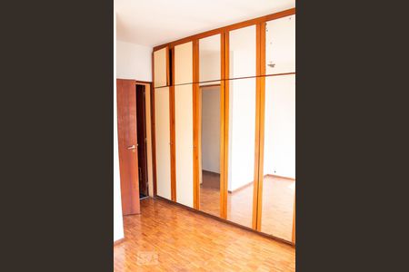Apartamento à venda com 120m², 4 quartos e 2 vagas Apartamento à venda com 120m², 4 quartos e 2 vagasSuite
