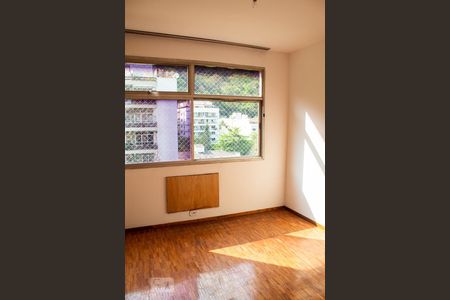 Apartamento à venda com 120m², 4 quartos e 2 vagas Apartamento à venda com 120m², 4 quartos e 2 vagasSuite