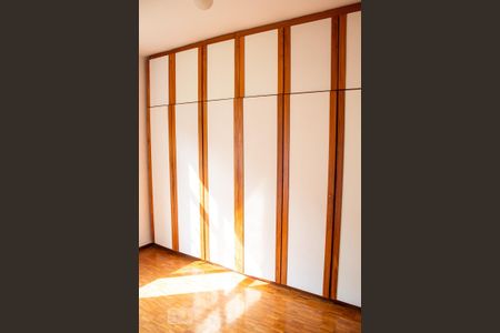 Apartamento à venda com 120m², 4 quartos e 2 vagas Apartamento à venda com 120m², 4 quartos e 2 vagasQuarto 2