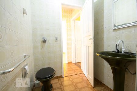 Casa para alugar com 450m², 4 quartos e 2 vagasBanheiro Social 1