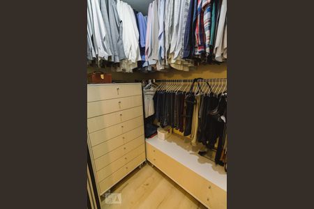 Apartamento à venda com 290m², 4 quartos e 4 vagasCloset da Suíte 1