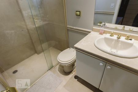 Apartamento à venda com 290m², 4 quartos e 4 vagasBanheiro 2 da Suíte 1