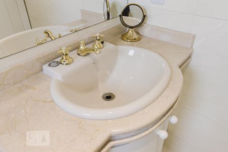 Apartamento à venda com 290m², 4 quartos e 4 vagasBanheiro da Suíte 3 Pia