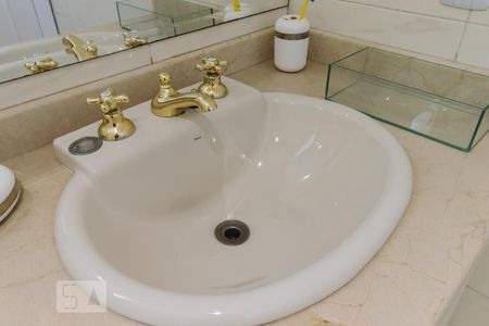 Apartamento à venda com 290m², 4 quartos e 4 vagasBanheiro da Suíte 2 Pia