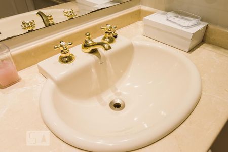 Apartamento à venda com 290m², 4 quartos e 4 vagasBanheiro 2 da Suíte 1 Pia