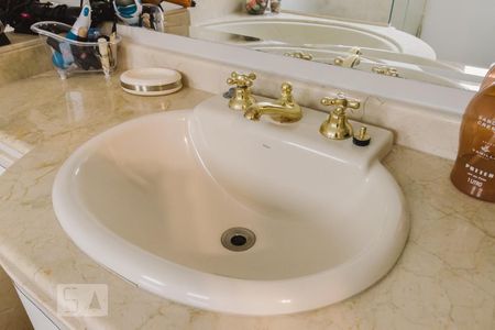 Apartamento à venda com 290m², 4 quartos e 4 vagasBanheiro 1 da Suíte 1 Pia