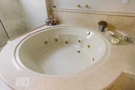 Apartamento à venda com 290m², 4 quartos e 4 vagasBanheiro 1 da Suíte 1 Banheira