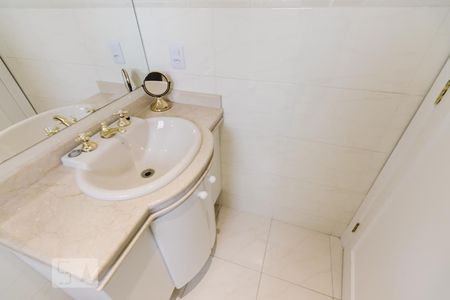 Apartamento à venda com 290m², 4 quartos e 4 vagasBanheiro da Suíte 3