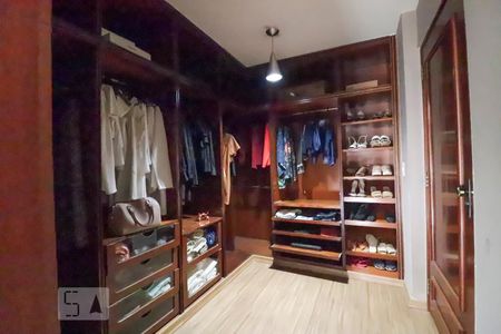 Casa para alugar com 420m², 4 quartos e 5 vagasCloset da suíte 2