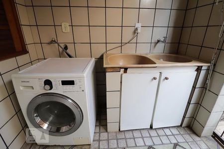 Casa para alugar com 420m², 4 quartos e 5 vagasÁrea de serviço