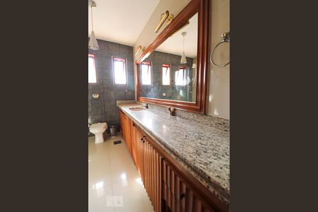 Casa para alugar com 420m², 4 quartos e 5 vagasBanheiro da suíte 1