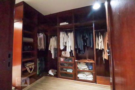 Casa para alugar com 420m², 4 quartos e 5 vagasCloset da suíte 2