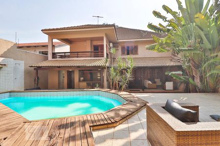 Casa para alugar com 420m², 4 quartos e 5 vagasPiscina