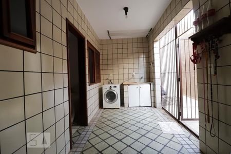 Casa para alugar com 420m², 4 quartos e 5 vagasÁrea de serviço